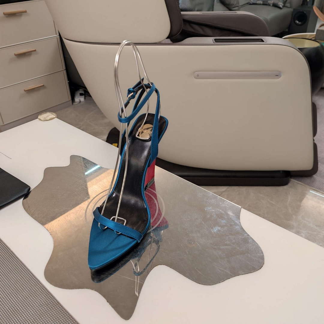 YSL Women's Salom¨¦ Wedges in Patent Leather Y20183