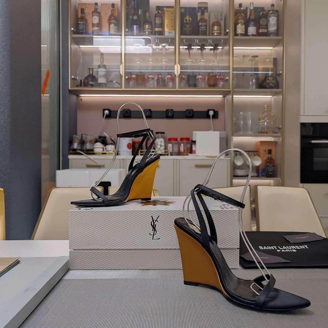 YSL Women's Salom¨¦ Wedges in Patent Leather Y20184