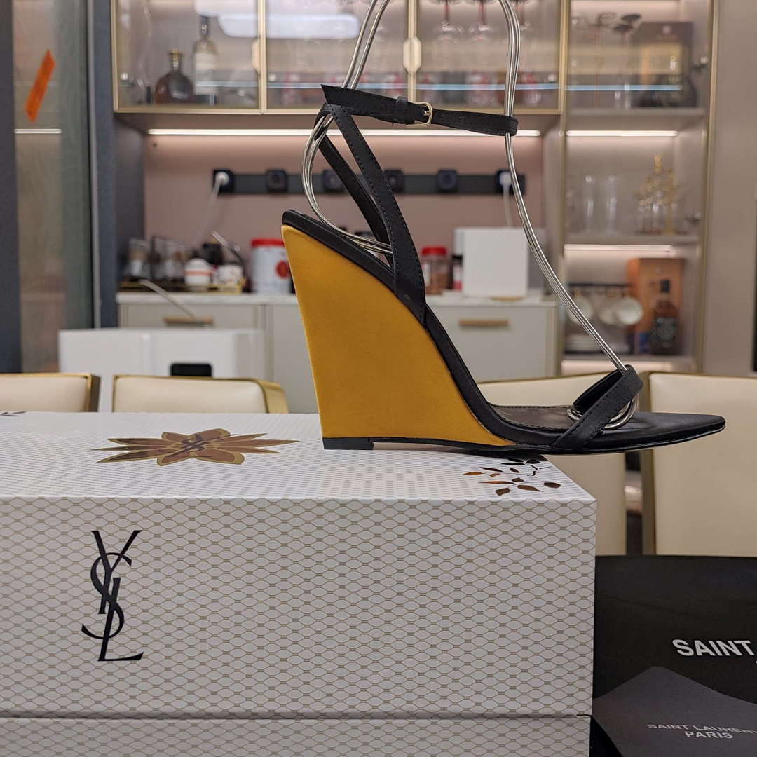 YSL Women's Salom¨¦ Wedges in Patent Leather Y20184