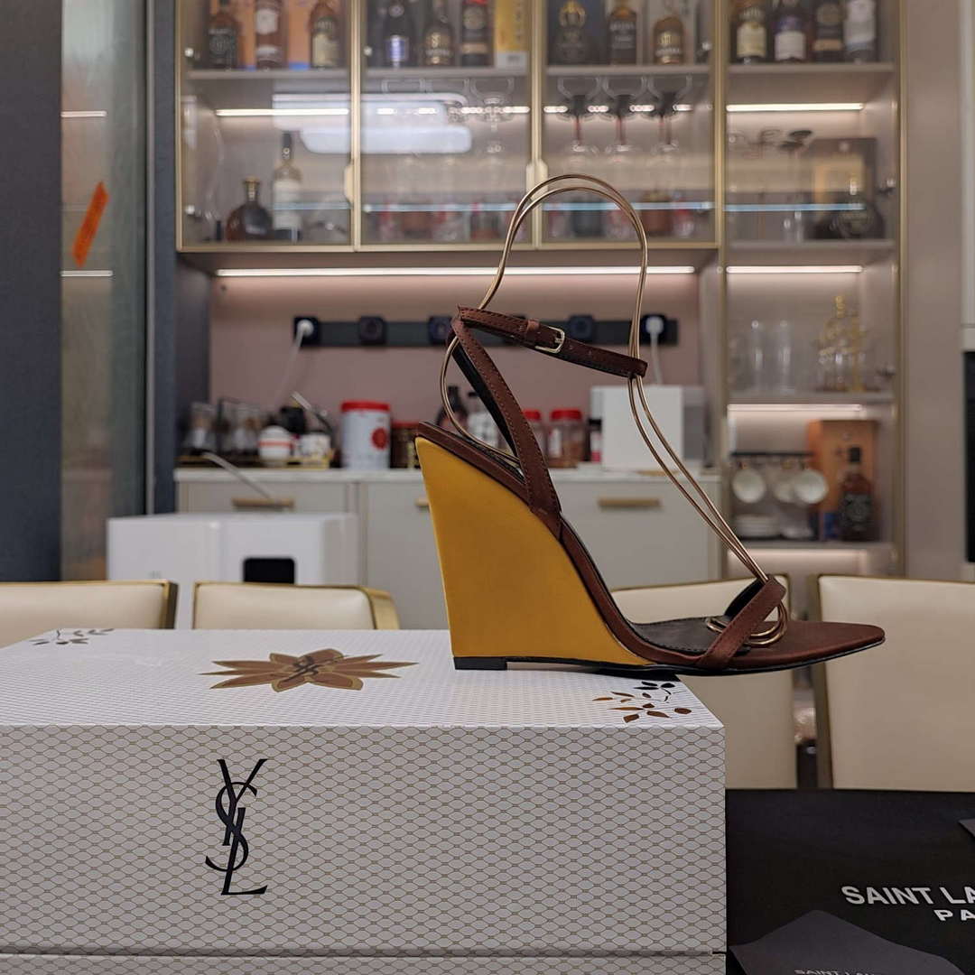 YSL Women's Salom¨¦ Wedges in Patent Leather Y20185