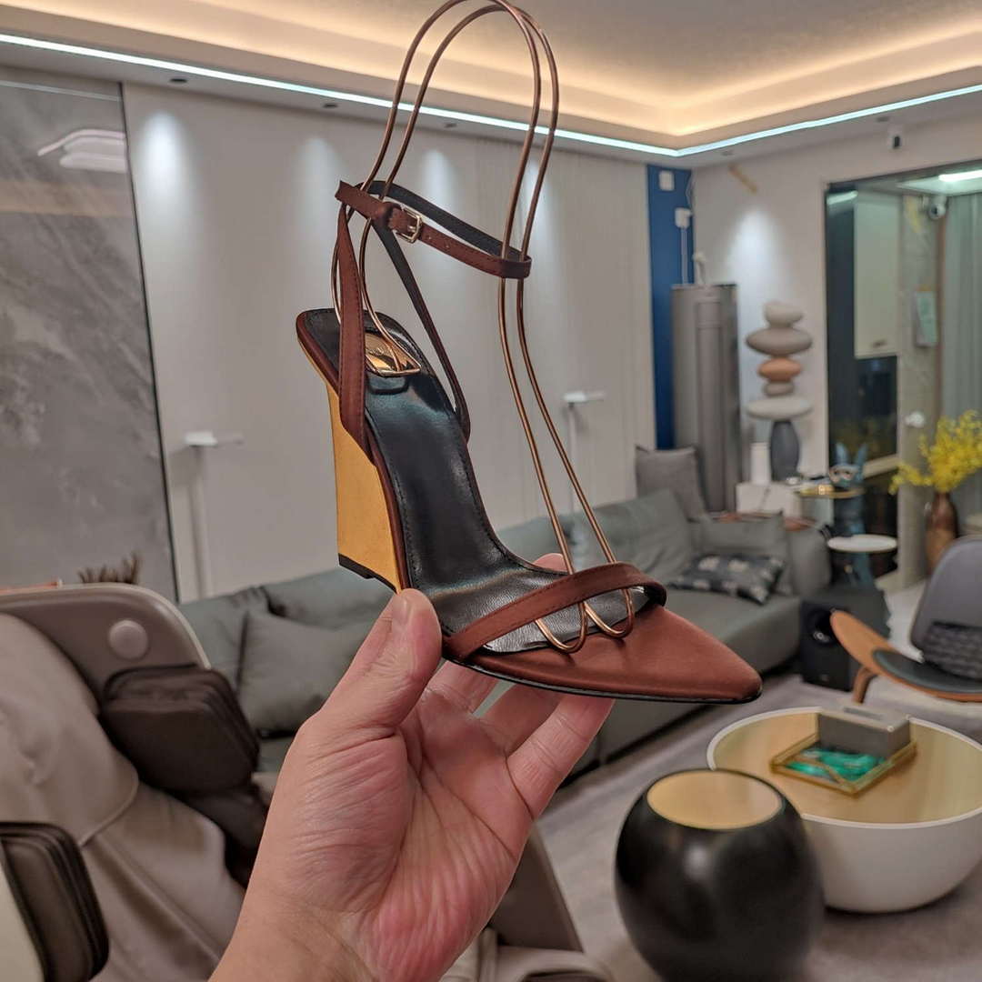 YSL Women's Salom¨¦ Wedges in Patent Leather Y20185