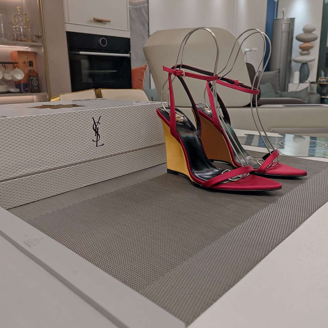 YSL Women's Salom¨¦ Wedges in Patent Leather Y20186