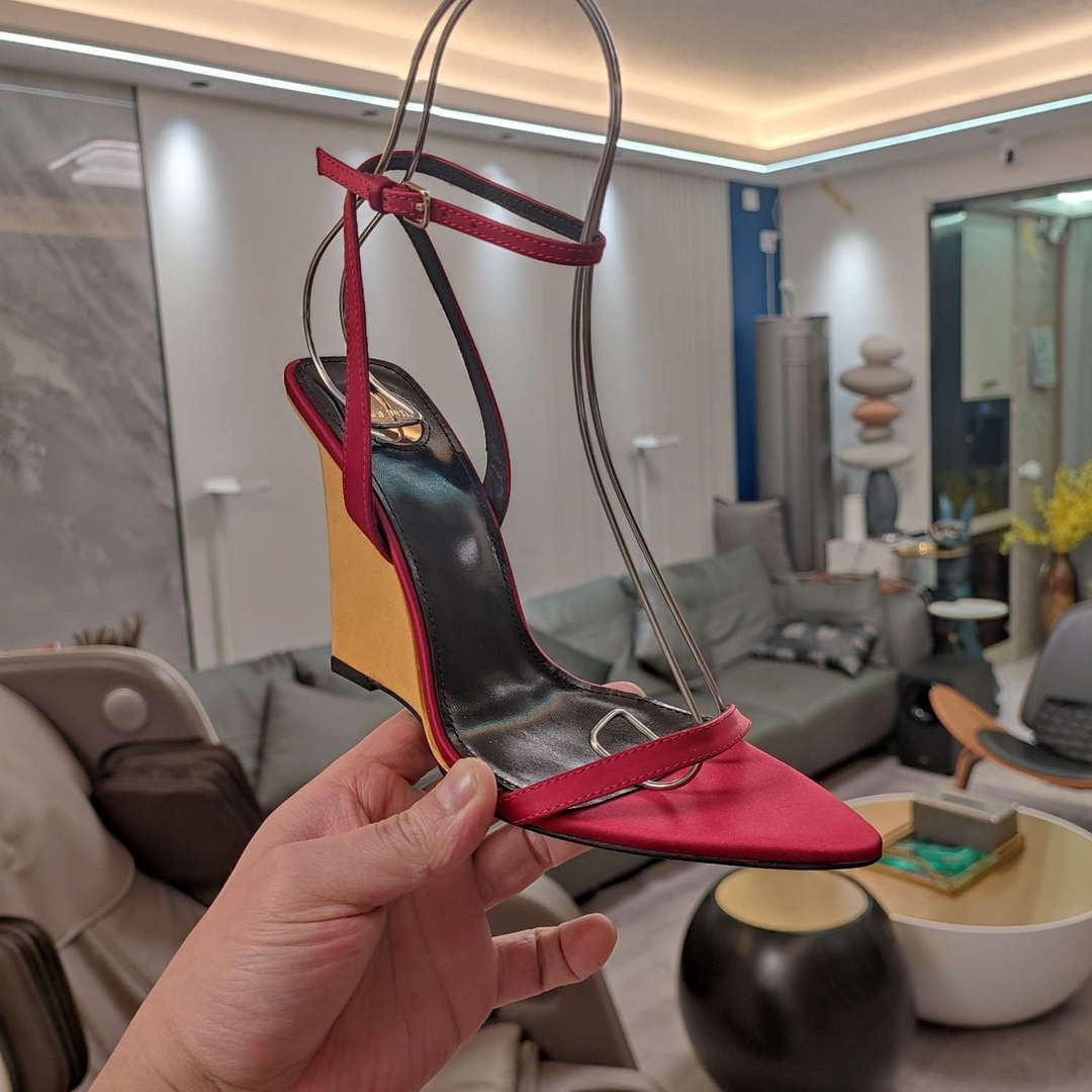 YSL Women's Salom¨¦ Wedges in Patent Leather Y20186