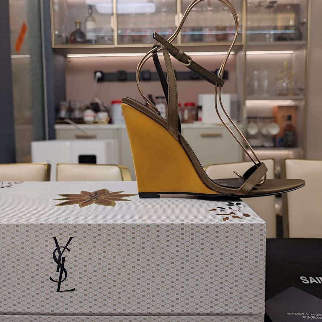YSL Women's Salom¨¦ Wedges in Patent Leather Y20187
