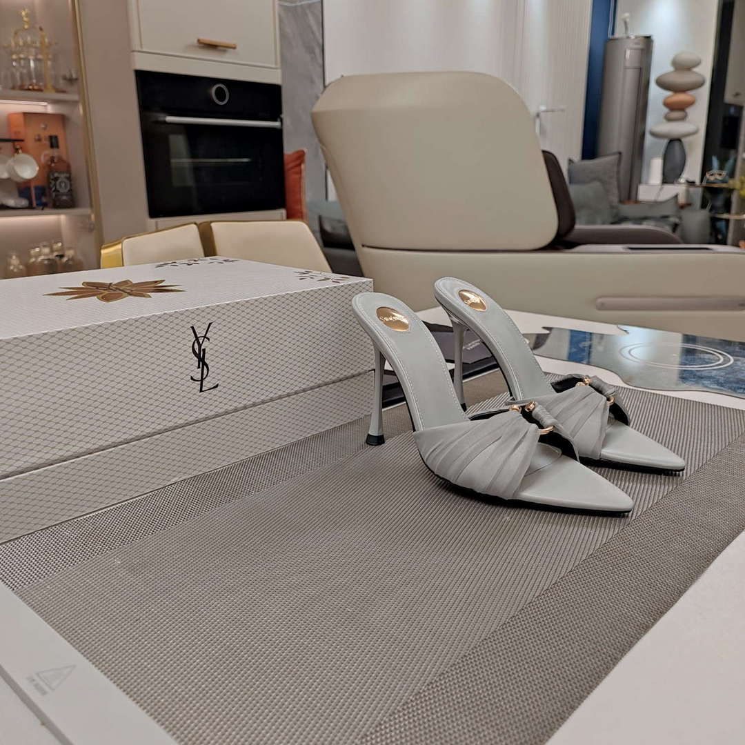 YSL Women's Babylone Mules in Smooth Leather Y20188