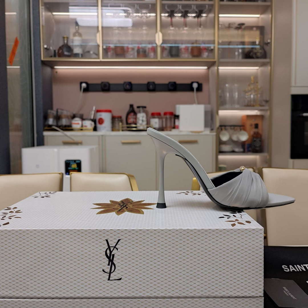 YSL Women's Babylone Mules in Smooth Leather Y20188