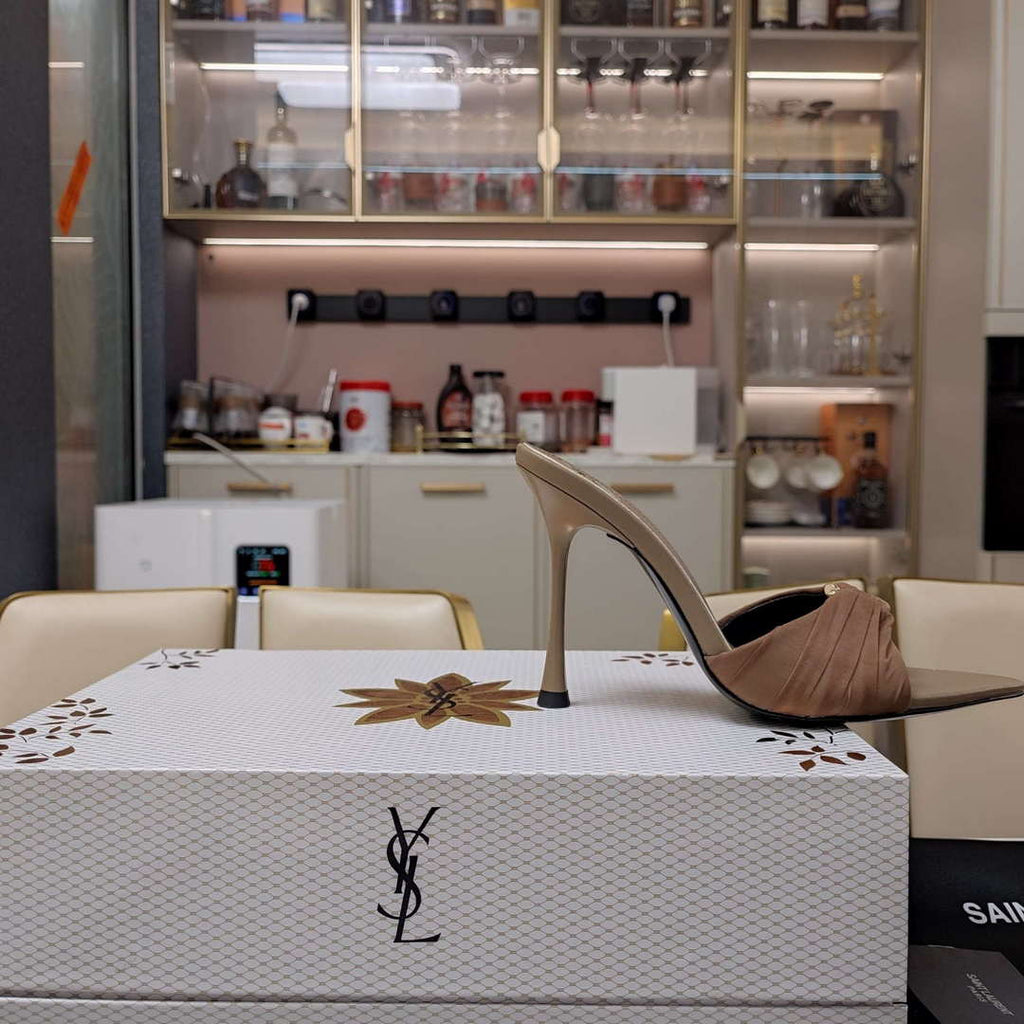 YSL Women's Babylone Mules in Smooth Leather Y20189