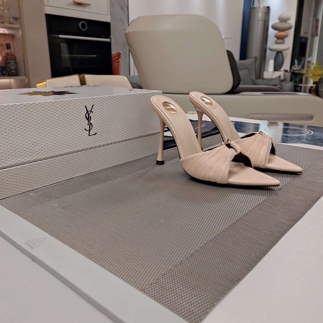 YSL Women's Babylone Mules in Smooth Leather Y20190