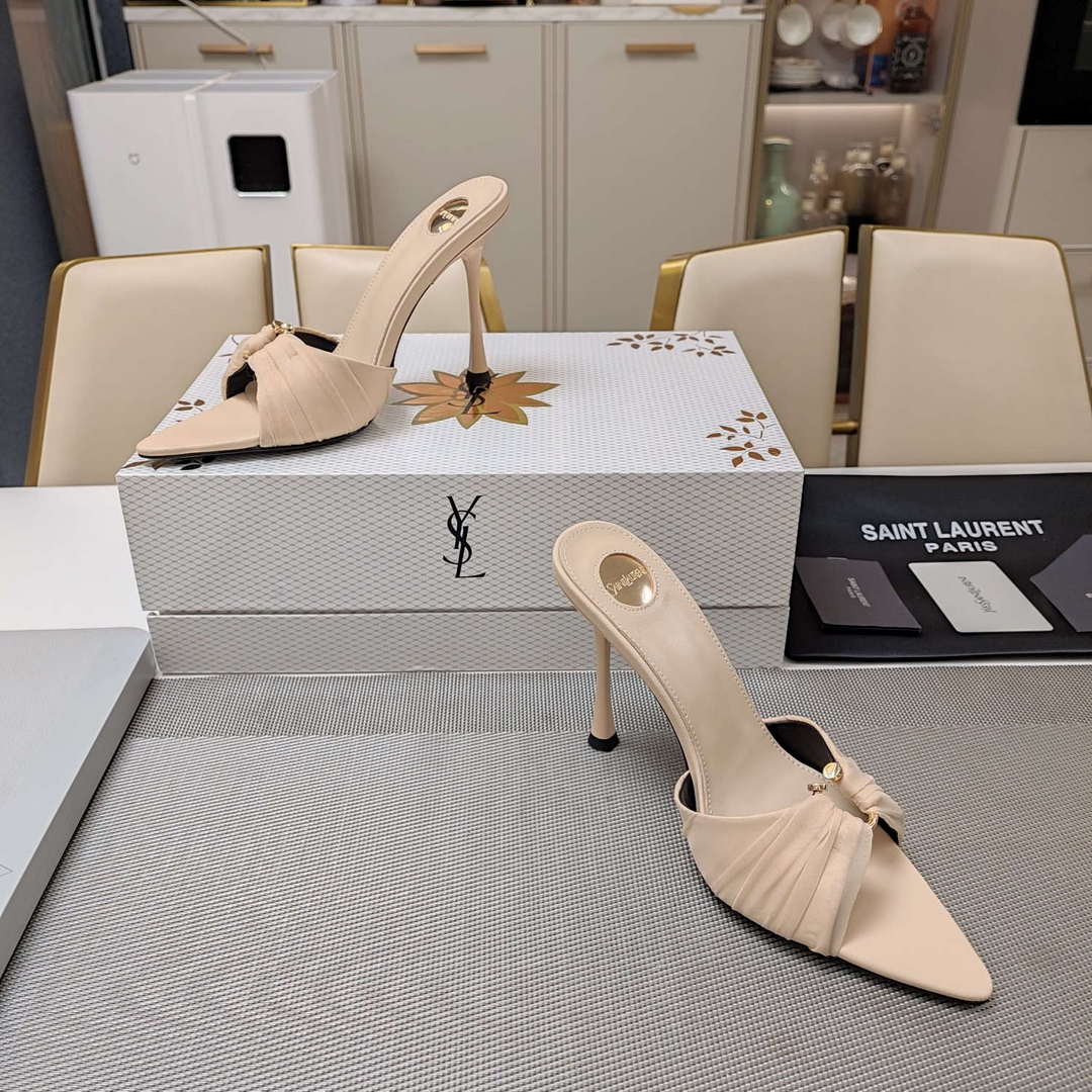 YSL Women's Babylone Mules in Smooth Leather Y20190