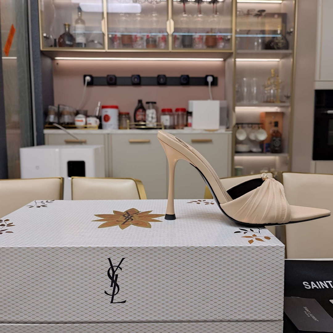 YSL Women's Babylone Mules in Smooth Leather Y20190