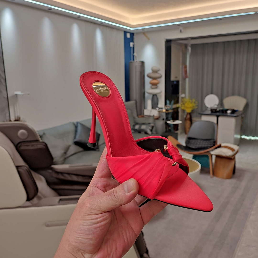 YSL Women's Babylone Mules in Smooth Leather Y20191