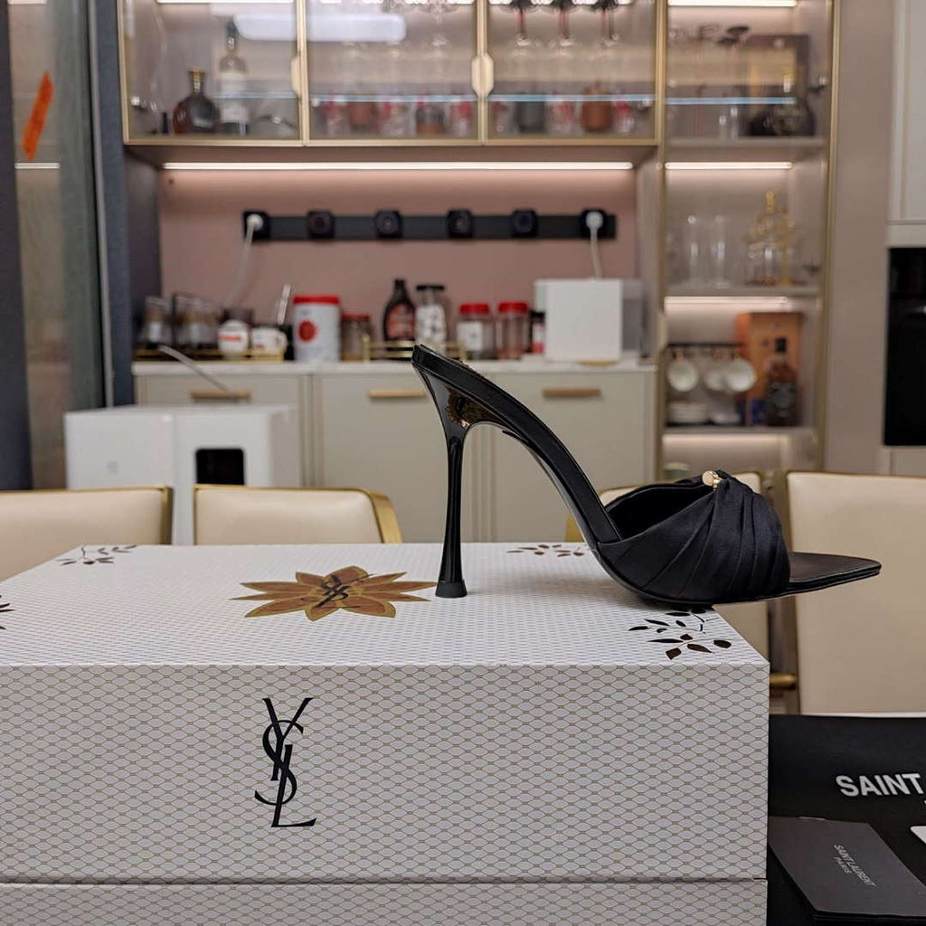 YSL Women's Babylone Mules in Smooth Leather Y20192